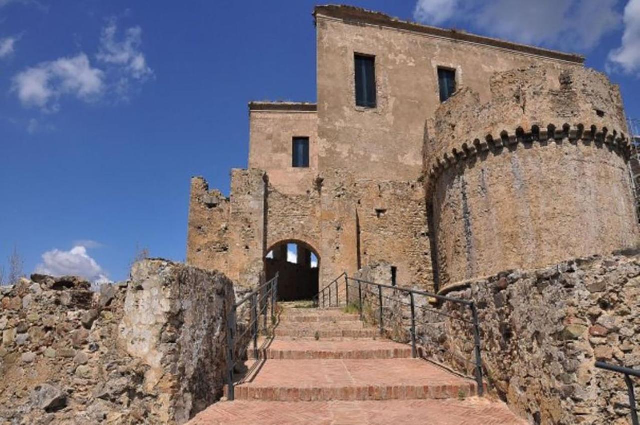 Sulle Orme Di Federico II Apartman Rocca Imperiale Kültér fotó