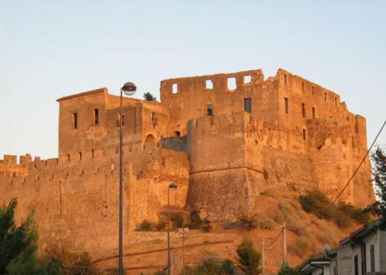 Sulle Orme Di Federico II Apartman Rocca Imperiale Kültér fotó